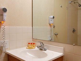 Days Inn Binghamton Front Street Room photo